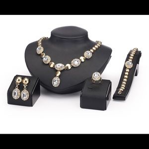 Beautiful necklace sets surrounded stone